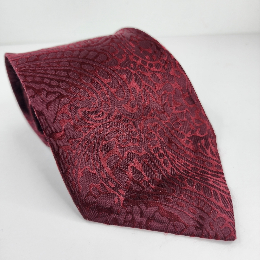 CALVIN KLEIN Red Silk Tie.
